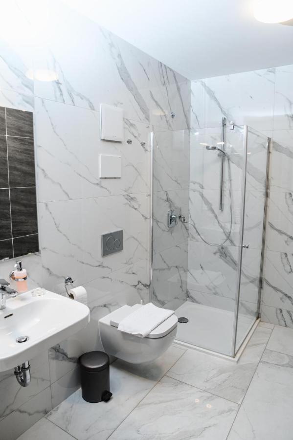 Schwäbisch Gmünd Hotel Flora מראה חיצוני תמונה